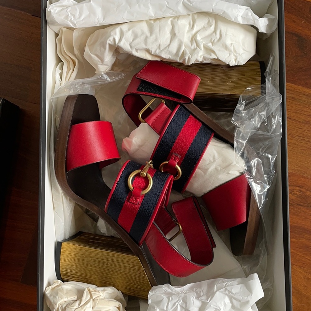 Gucci Gold heel